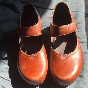 Women’s Dansko shoes